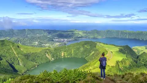 Die faszinierende Natur der Azoren mit Ausblicken wie diesen auf die Kraterseen erleben wir während unserer YOUNG LINE TRAVEL Reise immer wieder und können davon nicht genug bekommen.