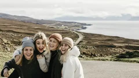 Auf unserer Rundreise mit YOUNG LINE durch Schottland erkunden wir die raue Küste und wandern durch die Highlands.