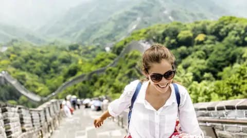 Der Besuch der Großen Mauer bei Beijing steht natürlich auch auf dem Höhepunkteprogramm dieser YOUNG LINE Reise durch China.