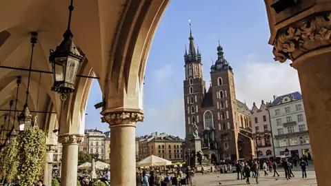 Bei Ihrer Reise durch Polen zählt der Marktplatz in Krakau zu den schönsten Marktplätzen Europas.