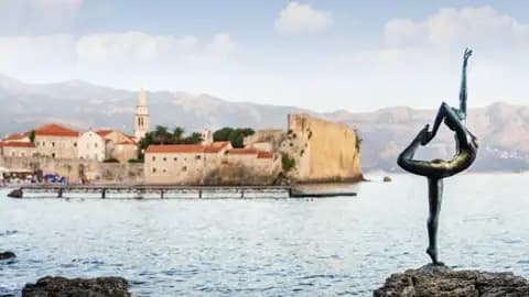 Bei Ihrer Reise genießen wir einen Tag in Budva, Montenegro. Erkunden Sie die Altstadt, die von einer fast vollständig erhaltenen Mauer umgeben ist.