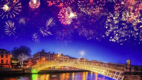 Auf dieser Silvesterreise nach Dublin erleben junge Reisende in der Gruppe einen spannenden Jahreswechsel.